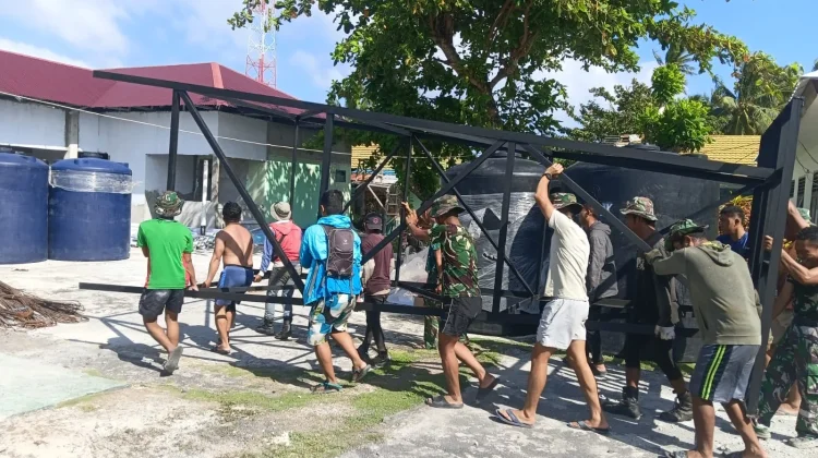 Koramil Miangas Gotong Royong Dirikan Tower Tandon Air Bersih