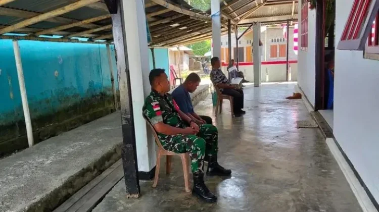 Babinsa Hadir dalam Ibadah Minggu di Desa Binaan