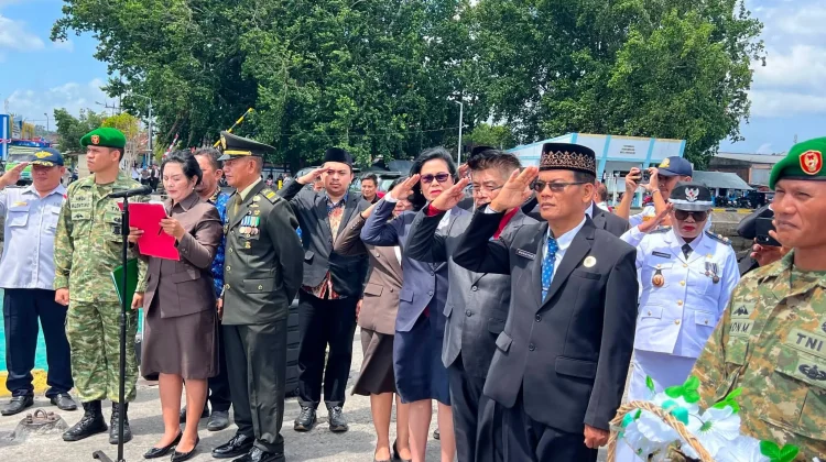 Tabur Bunga Kenang Jasa Pahlawan di Pelabuhan Melonguane