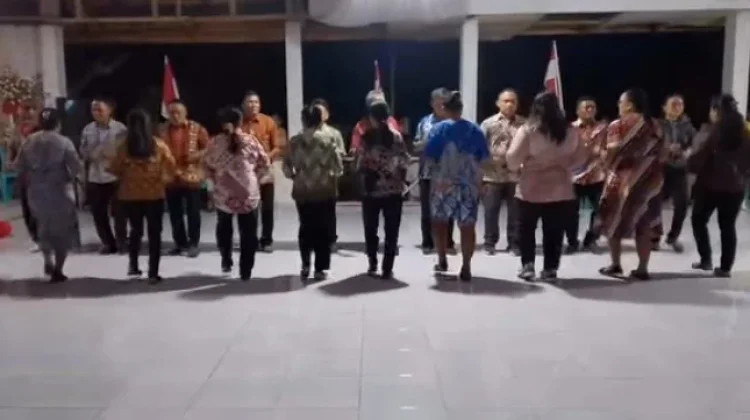 Pemerintah dan Masyarakat Damau Meriahkan HUT RI dengan Lomba Garis Dobol