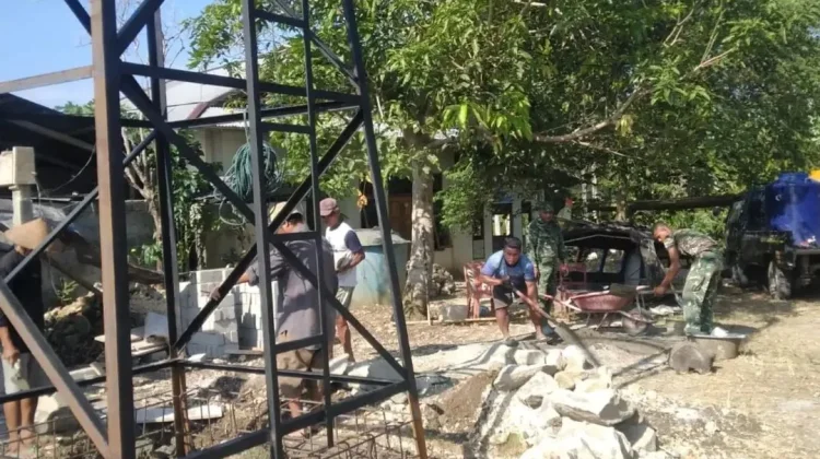 Babinsa Koramil Rainis Bantu Pembuatan Sumur Bor Warga