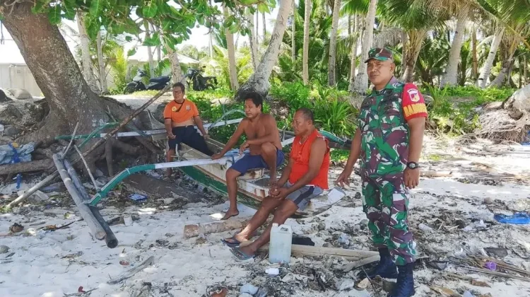 Babinsa Koramil Nanusa Tingkatkan Silaturahmi Bersama Masyarakat Nelayan