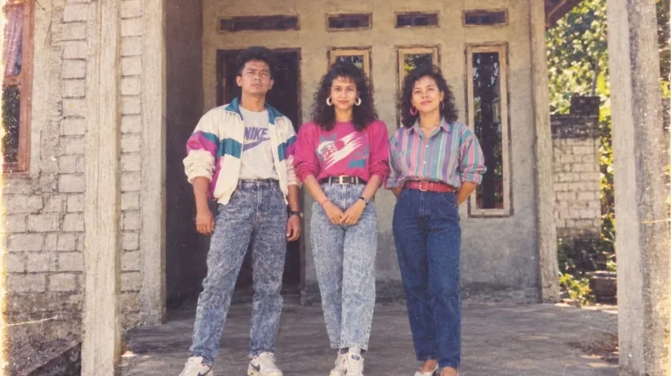 Bernostalgia lewat Foto, Begini Cara Bikin Gaya 80-an di ChatGPT