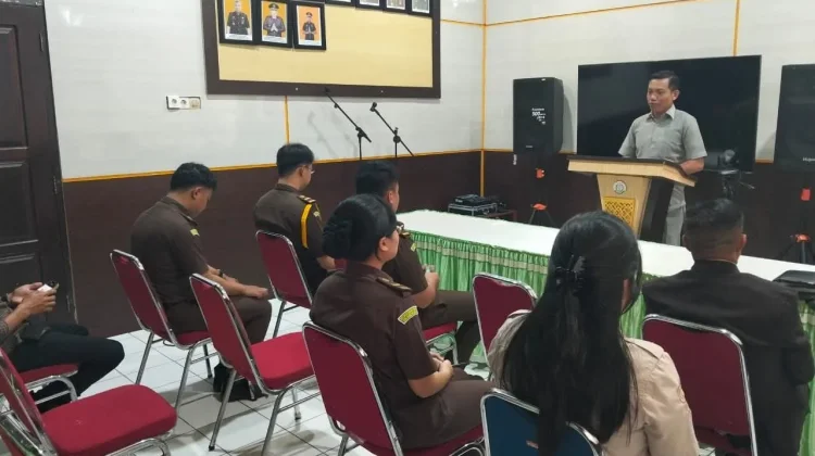 Renungan Kristen: Pentingnya Tetap Kuat ditengah Kesulitan