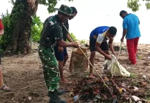 Sinergitas Aparat dan Masyarakat Bersihkan Sampah