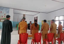 Kades Damau Lantik Perangkat Desa