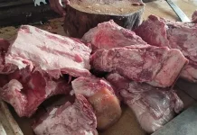 Harga Daging Babi di Pasar Melonguane Naik