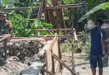 TNI AD Bantu Bangun Rumah Warga