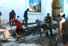 Peduli, Babinsa Ikut  Bantu Masyarakat Bangun Tempat Ibadah