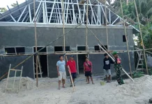 Babinsa Melonguane Kawal Pembangunan Dapur Sehat Sekolah