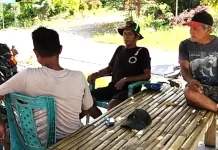 Babinsa Melonguane Komsos Pererat Hubungan dengan Masyarakat
