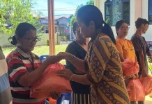 Darma Wanita Persatuan Kemenag Talaud Berbagi Kasih