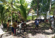 Babinsa dan Jemaat Sion Marampit Kerja Bakti Paskah