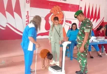 Babinsa Miangas Bantu Pelaksanaan Posyandu