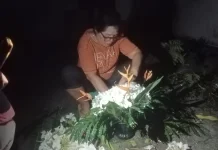 WKI St Petrus Merangkai Bunga Altar Sambut MIsah Minggu