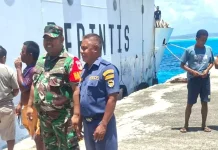 Babinsa Pantau Aktivitas Penumpang di pelabuhan Kakorotan