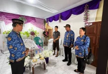 Kakan Kemenag Talaud Melayat di Rumah Duka