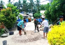Babinsa di Essang Bantu Warga Bangun Rumah Tinggal