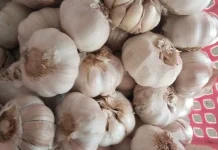 Bawang Putih di Pasar Lirung Turun