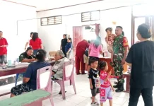 Babinsa Beri Pendampingan Pelayanan Kesehatan di Pulau Marampit