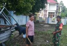 Babinsa Komsos dengan Warga Jaga Kamtibmas