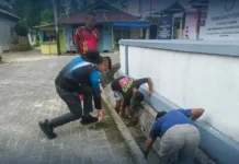 Pegawai dan Warga Binaan Lapas Lirung Kompak Bersihkan Lingkungan