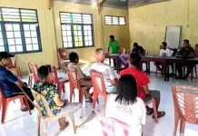Babinsa Kawal Penyaluran BLT di Desa Awit