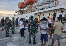 Babinsa dan Pos AD Amankan Penumpang di Pelabuhan Miangas
