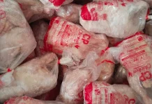 Harga Daging Ayam Broiler di Pasar Lirung Turun