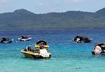 Gelombang Tinggi, Masyarakat yang Melakukan Penyebrangan agar Berhati-hati