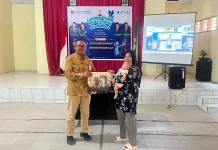 Kemenag Talaud Menyerahkan Bantuan Kepada Anak Yatim dan Disabilitas