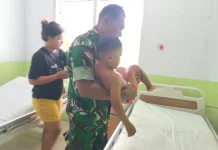 Aksi Sigap Babinsa Rainis Tolong Warga yang Alami Luka Bakar