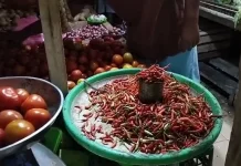 Harga Cabai dan Tomat di Pasar Melonguane Turun