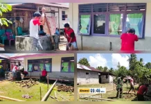 Babinsa dan Warga Desa Riung Gotong Royong Gali Pondasi Tower Air Program Bakti TNI