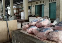 Harga Daging B2 dan Ayam di Pasar Melonguane Masih Stabil