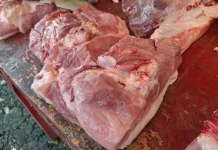 Harga Daging Babi di Pasar Melonguane Turun, Daging Ayam Stabil