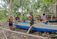 Babinsa Ingatkan Nelayan Waspadai Gelombang Tinggi