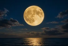 Bulan Purnama Hiasi Langit Agustus