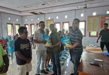 Kejari Talaud Salurkan Beras untuk Lansia