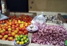 Harga Bawang dan Tomat di Pasar Melonguane Masih Stabil
