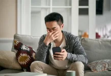 Mata Merah karena HP, Begini Cara Mengatasinya