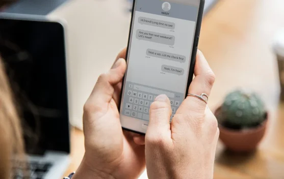 Risiko Menyimpan Pesan WhatsApp Terlalu Lama
