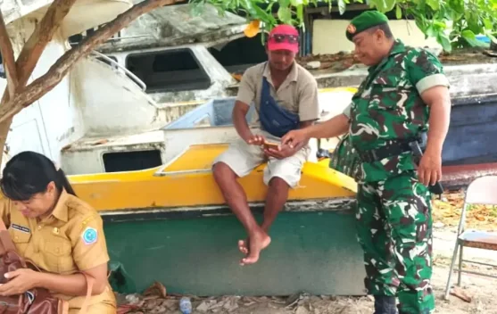 Babinsa Ingatkan Nelayan Waspada Cuaca Ekstrem