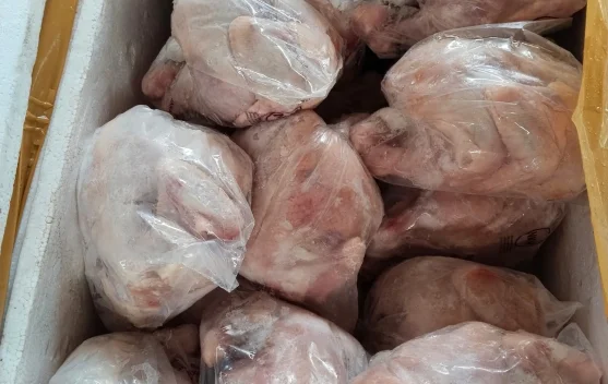 Harga Daging Ayam di Pasar Lirung Turun