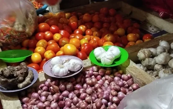 Harga Cabai dan Tomat di Melonguane Turun, Pasokan Bumbu Dapur Tetap Aman