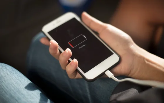Penggunaan Charger Bergantian Tidak Selalu Merusak Ponsel