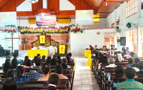 Babinsa Ikuti Ibadah Minggu Bersama Warga di Desa Binaan