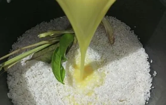 Perjuangan Penjual Nasi Kuning demi Menghidupi Keluarga