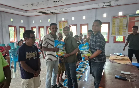 Kejari Talaud Salurkan Beras untuk Lansia