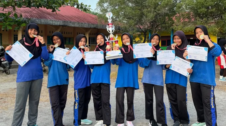Tim Basket Putri MTsN Lingga Raih Juara Pertama